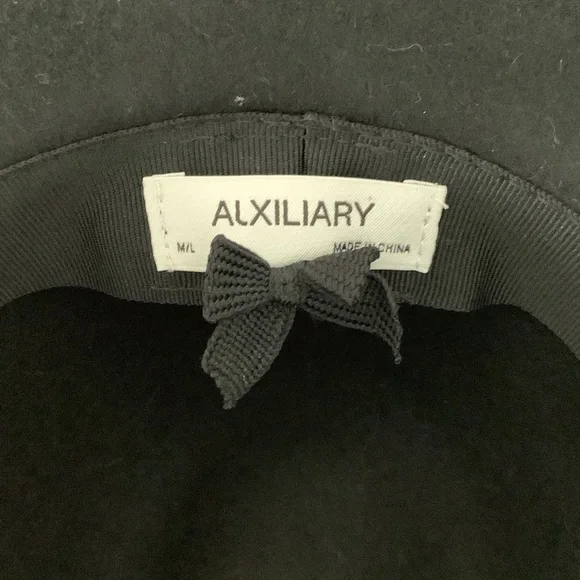 ARITZIA||Auxiliary Wool Hat. M/L - Picture 3 of 9